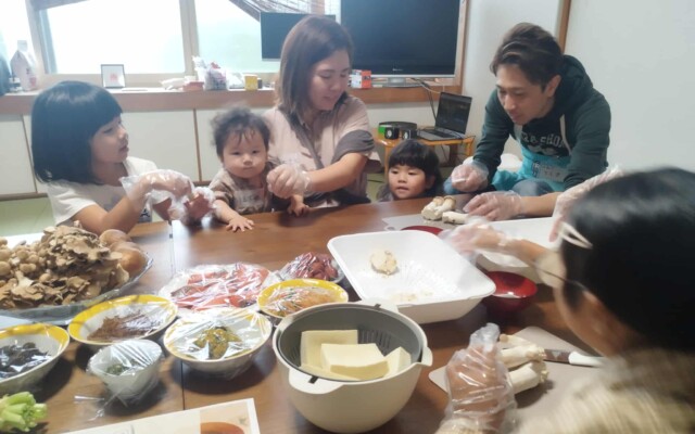 85022e3a-66d3-416b-a773-c056e8489c48 - 月と山とコミュニティスペース